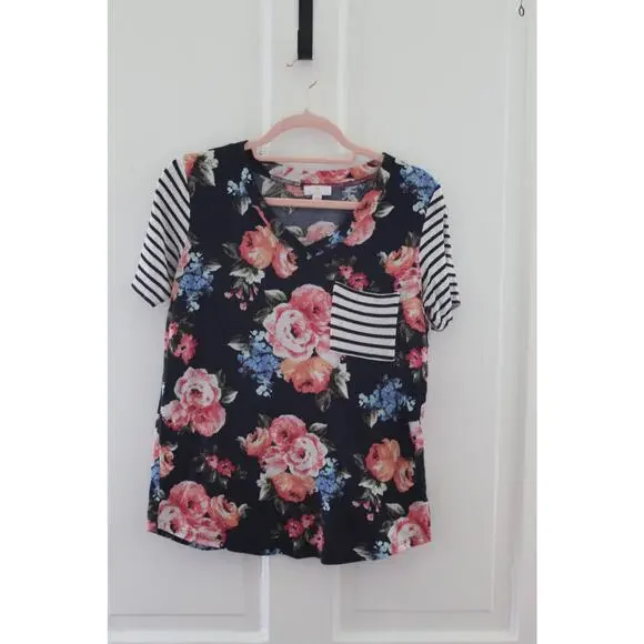 Women's Size Small Muilt-Color Pullover VNeck Tee Shirt Front Pocket - Picture 1 of 4